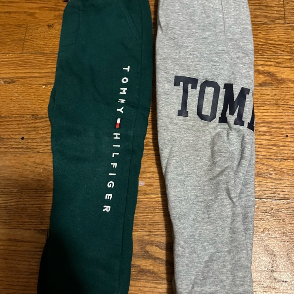 Tommy Hilfiger toddler boys  Green and Gray Bottoms 2 pairs, like new.